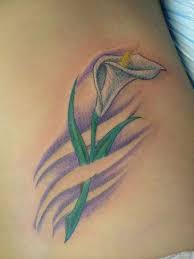 Calla lilies portray beauty and modesty, while white lilies are symbols of sweetness and purity. 26 Sweet Calla Lily Tattoo Creative Fan Lily Flower Tattoos Calla Lily Tattoos Lily Tattoo Design