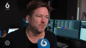 Johnny de Mol reageert op nieuws dat Martijn Krabbé ongeneeslijk ziek is