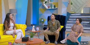 Mulai dari awal mula disaat dilan bertemu dengan milea sampai ending ceritanya yang sungguh tak terduga. 5 Gombalan Tingkat Dewa Raffi Ahmad Ke Manohara Nagita Sewot Sampai Tepak Suaminya Merdeka Com