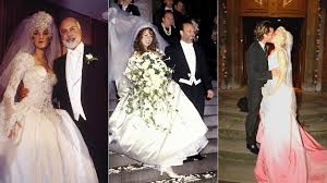 La star de parenthood était magnifique dans sa robe de mariée sans manches, en filet blanc, au style sirène, aux décorations florales et à la longue traîne la star de glee a épousé son compagnon de longue date, taylor hubbel, le 16 mai. Photos 20 Robes De Mariees De Stars Delicieusement Kitsch Voici