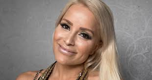 Henny reistad (22) flytter ikke bare til en ny klubb til sommeren. Kjaerligheten Blomstrer Glede For Det Nye Handballparet