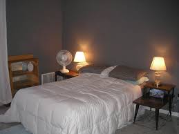 Pin By Morgan On Bedrooms Modern Bedroom Decor Bed Without Headboard Modern Bedroom
