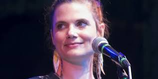 Mrs. Greenbird: Sängerin Sarah Nücken wurde ein Bein amputiert