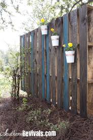 Pin Von Southern Revivals Auf Best Of Southern Revivals Ummauerter Garten Paletten Garten Vertikaler Garten