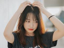 In this particular hairstyle, the wavy strands with sharp edges can make your face more prominent. 8 Flattering Hairstyles To Wear With A Middle Part Real Simple