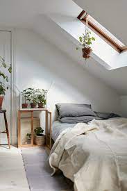 You also need to have a creative storage area; 40 Simple And Chic Minimalist Bedrooms
