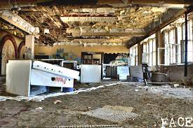 Man kann sich so eine decke bis über den kopf ziehen, auf russisch: Mir Fallt Die Decke Auf Den Kopf Foto Bild Architektur Lost Places Wirtschaftswunden Bilder Auf Fotocommunity