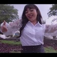 Yo soy fanática del chaca chaca mañanero, es una buena forma de comenzar el día con buen ánimo. Chacha Sherly By Nur