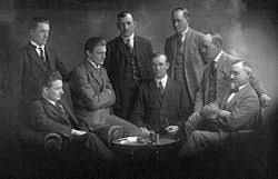 Hård kritik mot v efter tåg med kommunister. Vansterpartiet Wikipedia