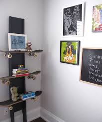 Craquez pour l'une de nos étagères murales pour la chambre de votre enfant. 45 Manieres D Utiliser Une Planche De Skateboard En Etagere