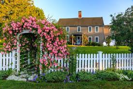 Front yard landscaping can be challenging when you have a small area to work on. Design Ideas For Front Yard Landscaping
