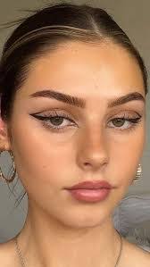 Sarah Lesher's Instagram, Twitter & Facebook