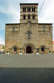 Abbatiale St Austremoine D Issoire Region Auvergne Romane Xiieme Siecle House Styles Mansions Building