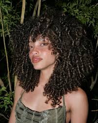 Corte Butterfly em cabelo cacheado: se inspire no corte e valorize ainda  mais os cachos