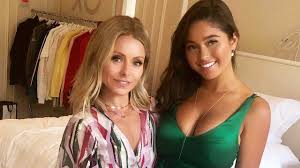 #she's obviously such a mom in this moment #he's so comfortable around her and that really speaks to the longevity of her career #my gifs. Kelly Ripa Reveals Valuable Life Lesson She S Learned From Daughter Lola Youtube