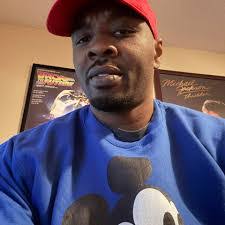 Mario Uvalle's Instagram, Twitter & Facebook