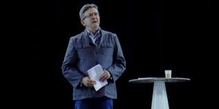 Dans star wars, les personnages flottent dans les airs sous une lumière. Melenchon Et Son Hologramme Repoussent Les Frontieres L Humanite