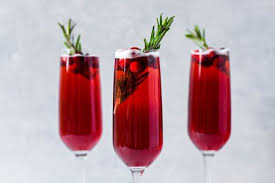 Christmas drinks with rum : 11 Traditional Christmas Cocktails For The Holidays