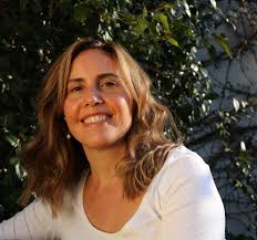 Julia Lescano: “en una vida escaparate se incentiva la copia, la masa, el  grupo, la tribu, se anula lo diferente”