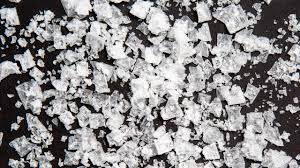 Cooking 1 pound of pasta in 1 gallon of water containing 1 tablespoon of table salt adds about 55 mg of sodium per ounce of pasta. How Much Salt Should You Put In Pasta Water Bon Appetit