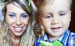 L'ultimo saluto alla famiglia curcelli dopo il triplice omicidio e suicidio. Auz4pwij Ozhbm