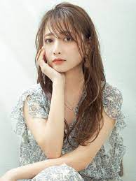 yahoo beauty ヤフービューティー xelha 谷 賢二さんのヘアスタイル ロングレイヤー大人上品スタイリングをご紹介 ヘアスタイルが気に入ったらスタイリストを指名して予約することができます 上品 ヘア 美髪 斜め前髪