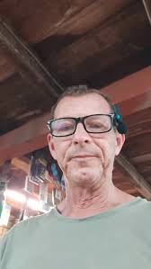 Alex Derrick 🐝 Native Stingless Bees (@spicershollownativebees) •  Instagram photos and videos