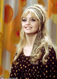 Lips were glossy and eyebrows skinny. Goldie Hawn Reveals How She Feels Women Today Act Differently Disco Hair 70s Hair Scarf Hairstyles
