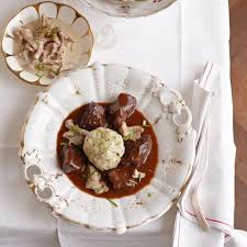 Rehragout Mit Pistazienspatzle Rezept Essen Und Trinken