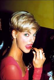 Linda Evangelista Pixie Hair Linda Evangelista 90s Linda Evangelista Short Hair Styles Pixie Short Hair Styles