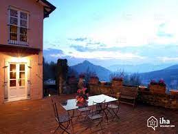 Accesso dal giardino privato dotato di gazebo, rimessa attrezzi ed impianto di irrigazione. Affitti Sarzana Per Vacanze Con Iha Privati