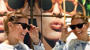 Naomi Ackerman's Instagram, Twitter & Facebook