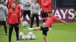 Incredibly smooth transitions from tachiwaza to newaza and his submissions are fantastic. En Plein Entrainement Les Diables Se Moquent Gentiment Du Petit Dries Mertens Et De Sa Taille Video Le Soir