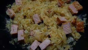 Wusstest Du Dass Sauerkraut Ein Uraltes Superfood Ist Es Gehort Zwar Nicht Zu Den Lieblingsgerichten Von Vielen Abe In 2020 Rezepte Rezepte Mit Sauerkraut Superfood