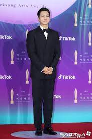 Maybe you would like to learn more about one of these? Baeksang Arts Awards 2017 Full Eng Sub