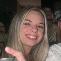 Natalie Gil's Instagram, Twitter & Facebook