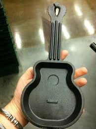 The Cutest Little Guitar Skillet I Ever Did See Giveaway Pinterest Et Discotheque