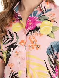 Latest pattern blouse design means something attractive and stylish that should full fill all the requirements of being a perfect diva. Floral Print Blouse Gate