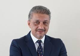 Il comune si estende su 7,6 km2 e conta 13 920 abitanti dall'ultimo. Rvvrijkwfsmrym