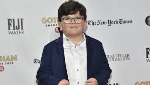 Autres sources de maman, j'ai raté l'avion. Maman J Ai Rate L Avion Dans Le Remake De Disney Archie Yates Remplace Macaulay Culkin Magazine Cinema