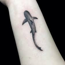 Living art gallery on instagram: Small Shark Tattoo On Wrist By Brigid Burke Tatuagem Masculina Pequena Tatuagem Tatuagem Masculina
