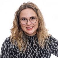 Julia Dupuis's Instagram, Twitter & Facebook