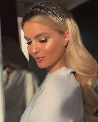 6 574 likes 21 comments hair stylist anderr hair anderrateliehair on instagram magic short wedding hair bridal hair and makeup wedding hair inspiration