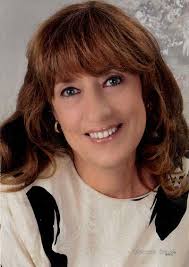 Laurie Peckham's Instagram, Twitter & Facebook