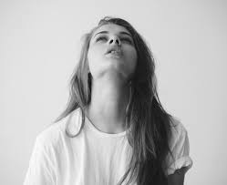 صور بنات حزينة ابيض واسود ليدي بيرد