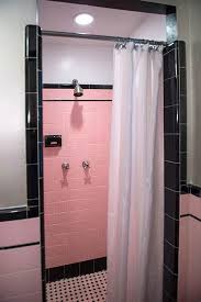 Robert S Pink And Black Bathroom Makeover Salle De Bain Retro Relooking Salle De Bain Salle De Bain Design