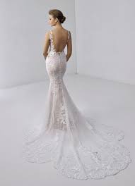 Check spelling or type a new query. Ruckenfreies Fit And Flare Hochzeitskleid Mit Plunge Ausschnitt Von Etoile