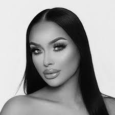 Maggie Storie's Instagram, Twitter & Facebook