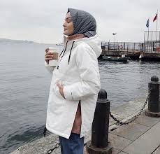 Untitled Islami Moda Mutevazi Kiyafetler Mont