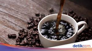 Minum kopi pada dasarnya dapat meningkatkan kadar hormon stres dalam tubuh dan memicu efek ketergantungan pada kafein. Khasiat Minum Kopi Hitam Di Pagi Hari Bisa Turunkan Berat Badan